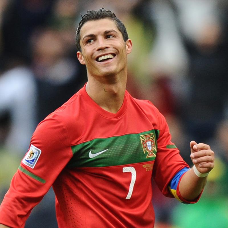 [图]主场大胜河南队 上海海港领跑联赛积分榜