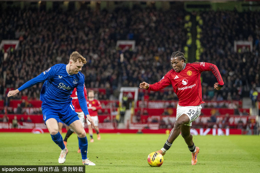 NBA-湖人VS老鹰 詹姆斯单臂爆扣