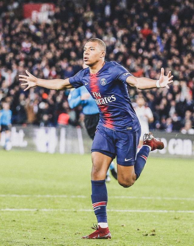 解谜战斗与日常玩法结合：《辛特堡传说》给你耳目一新的体验