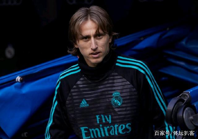 卧龙凤雏！广厦替补大外不到四分钟3犯 两犯的桑普森只能回来