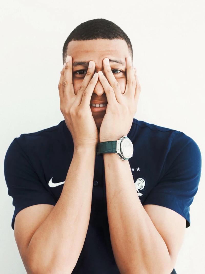 BLG被TES零封，打野脸探草丛，失误不断，又要背锅了