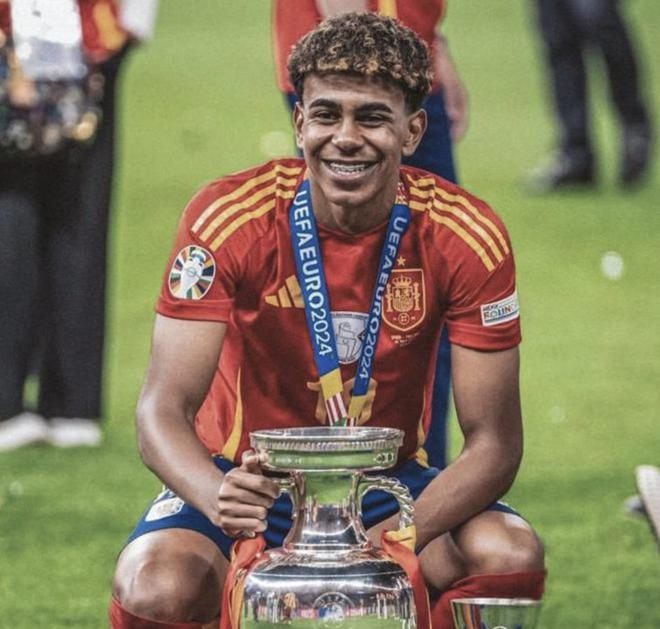 欧冠铁卫开场送红点!奥巴梅扬